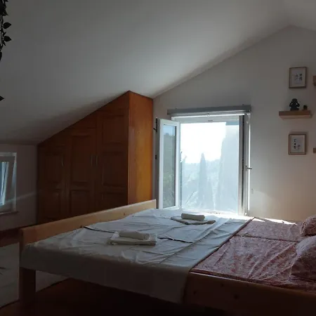Solar Hill Holiday home Zrnovo